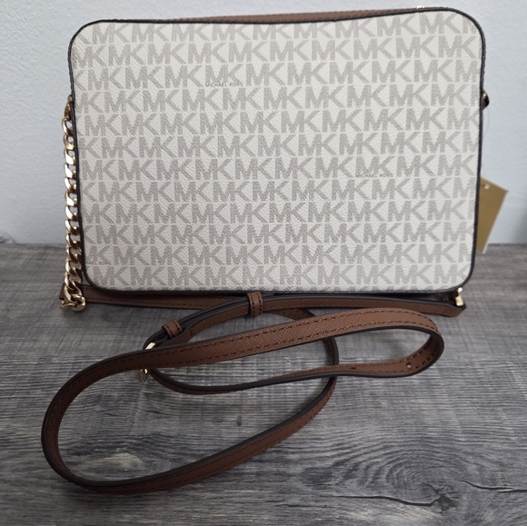 New Michael Kors Brown and Cream Crossbody Bag with Gold Chain - Picture 2 of 12